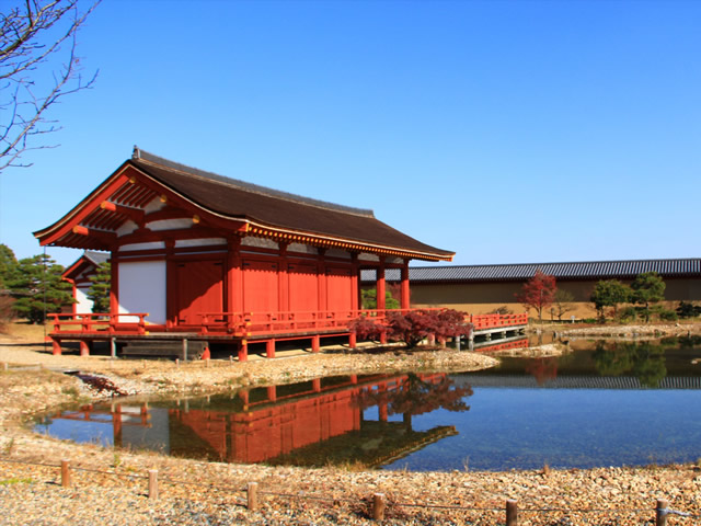 東院庭園へ