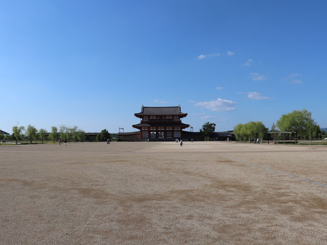 朱雀大路へ